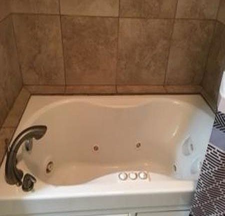 4th image of 624 Guadalupe St
