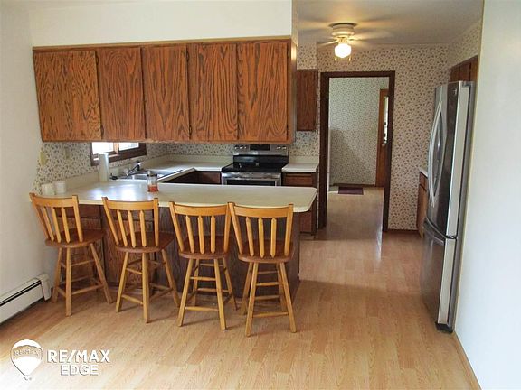 4th image of 131 Manor Dr
