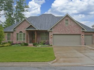 18 W Lake Ln, Little Rock, AR 72210