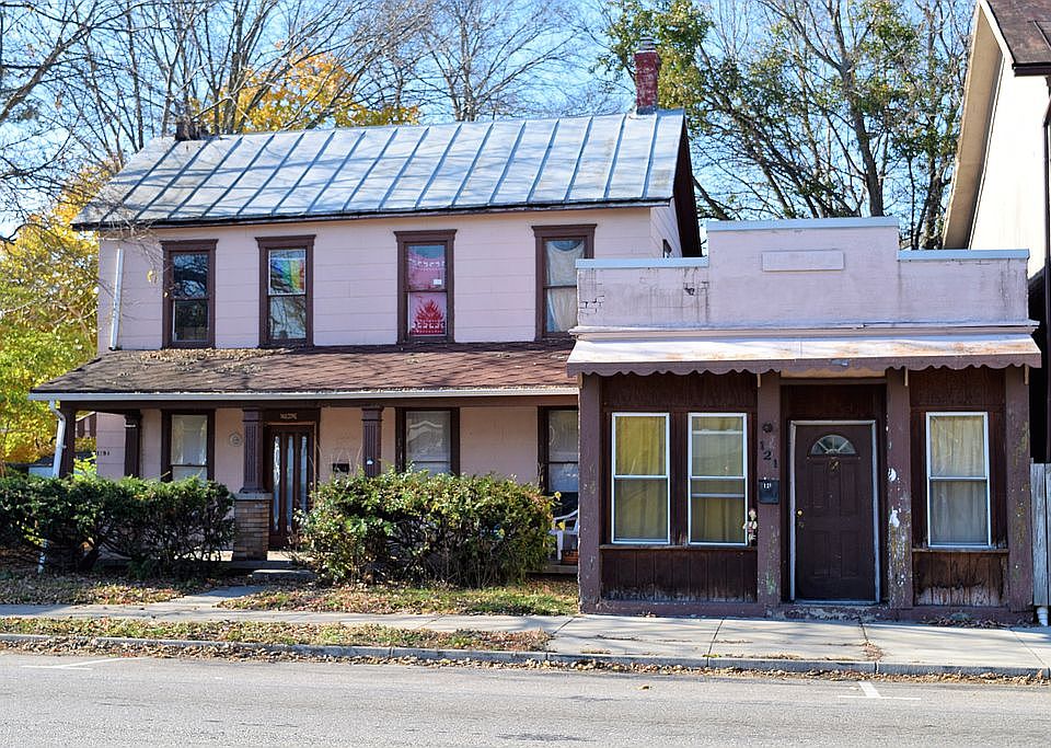 1st image of 119 N 1st St