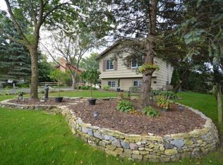 572 Westfield Ln, Vadnais Heights, MN 55127