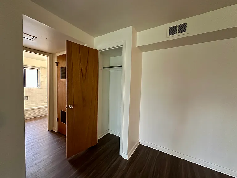 Edgewood Apartments — Photo 7
