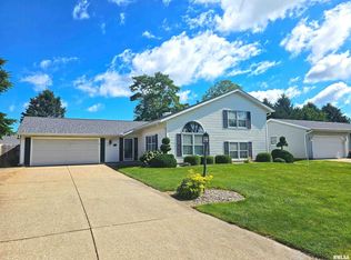 105 Oakbrook Dr, East Peoria, IL 61611