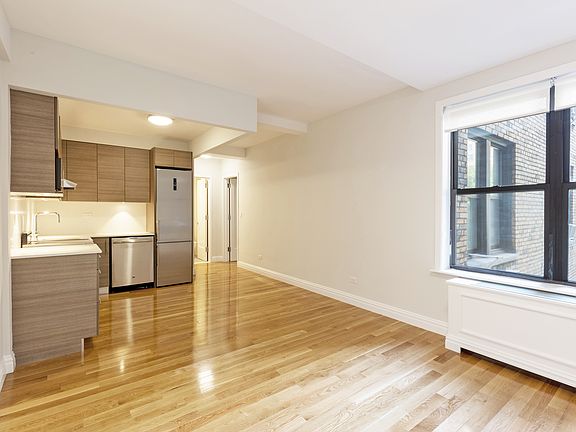 3rd image of 210 W 70th St APT 414