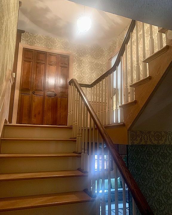 1st image of 111 Winchester Dr