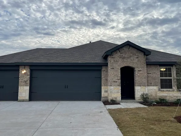 215 Roughrider Trl, Nevada, TX 75173