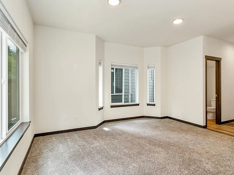 323 Penny Ave — Photo 7