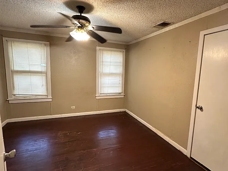 944 W Lynwood Ave — Photo 2