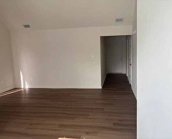 3348 Valhalla Dr — Photo 2