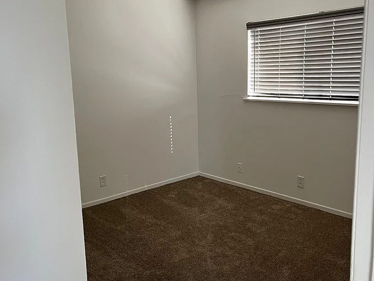1127 E Donovan Rd — Photo 6