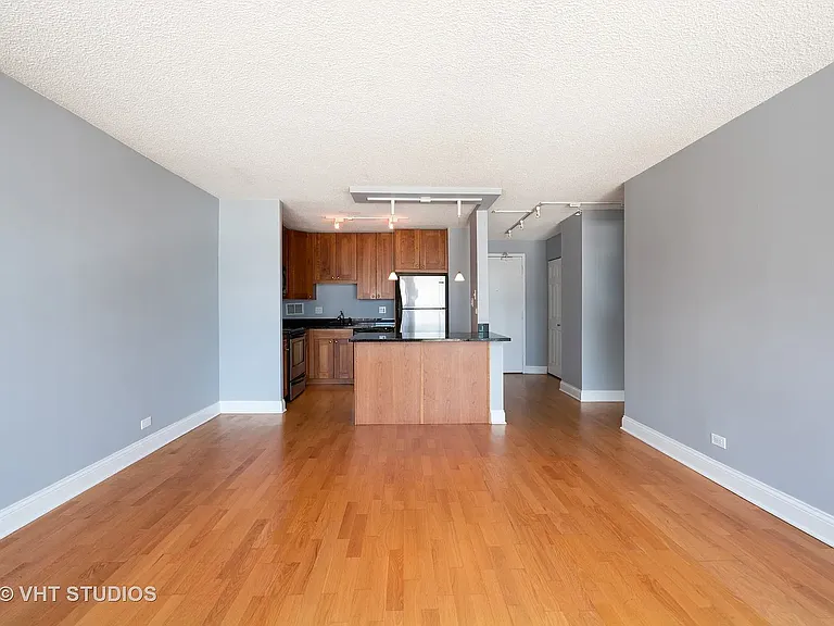 450 W Briar Pl #11M — Photo 4