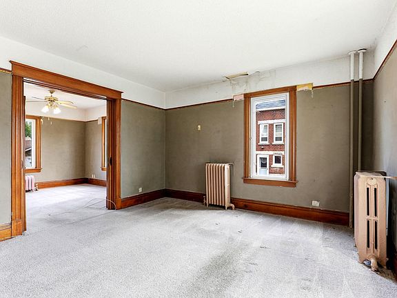 4th image of 120 Railroad St E