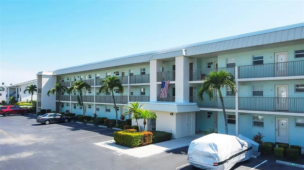 1 bed, 1.0 bath, 706 sqft, $2,300 — Photo 2