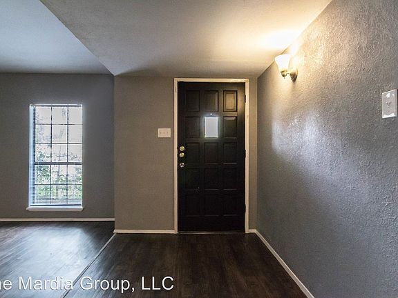 2nd image of 3542 Rockcrest Dr