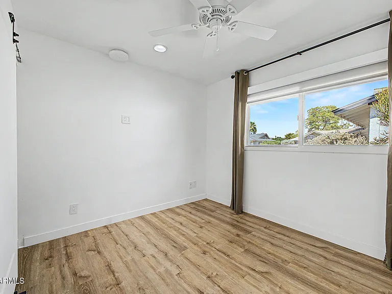 8219 E Valley View Rd — Photo 22