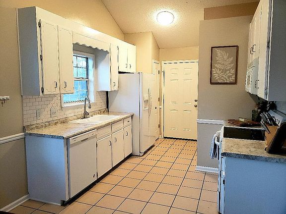 5th image of 107 Mill Creek Cir