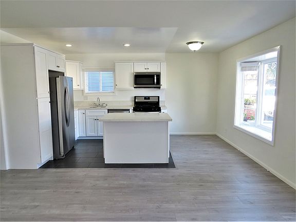 4th image of 617 W Balboa Blvd