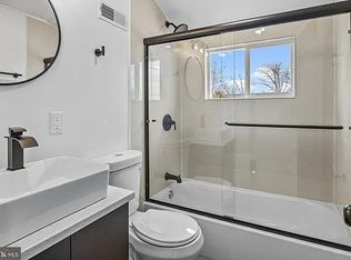 33 Micahill Rd, Levittown, PA 19056