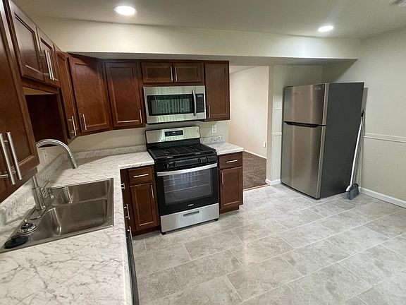 3rd image of 4022 Esseldale Dr #4022