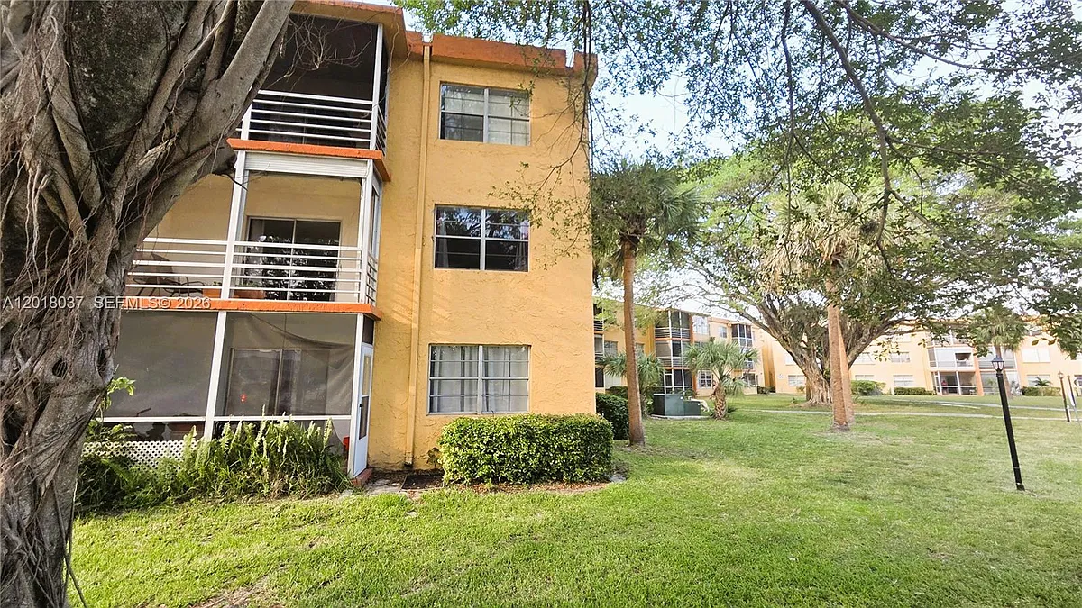 Building Photo - 4344 NW 9th Ave #10-2B
