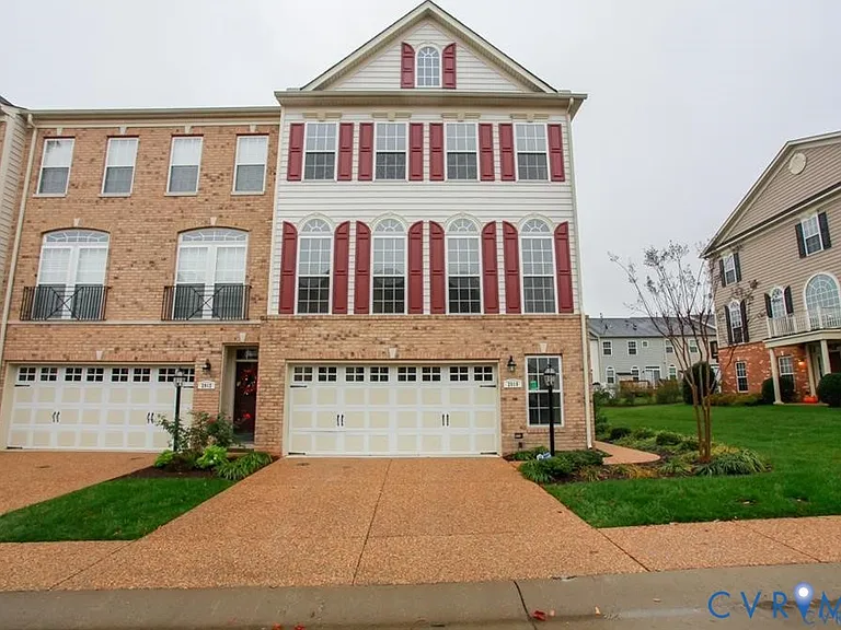 2910 Murano Way — Photo 1