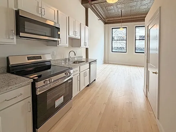 105 Paige St #216, Lowell, MA 01852