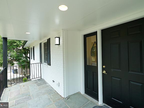 4th image of 912 Devere Dr