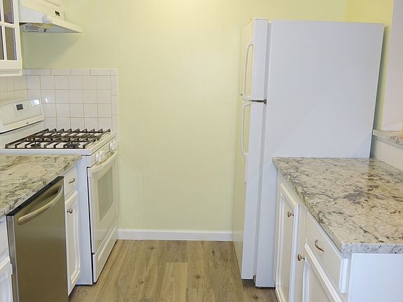 5th image of 1156 N Camelot Dr