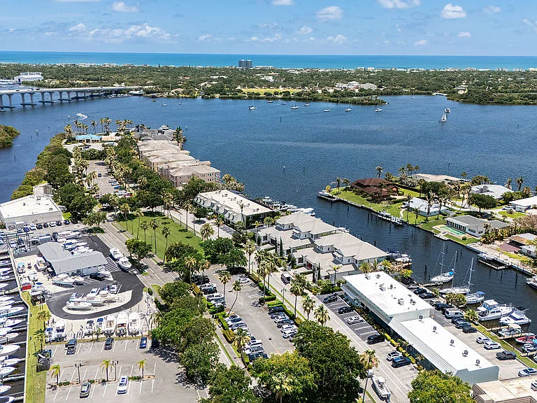 23 Royal Palm Point #A — Photo 16
