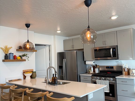 3rd image of 252 N Portside Ln