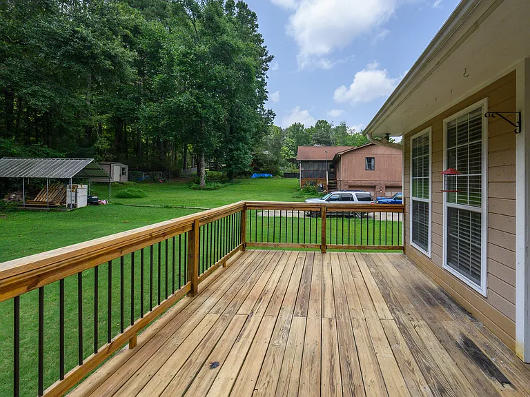 120 Lynn Dr — Photo 36