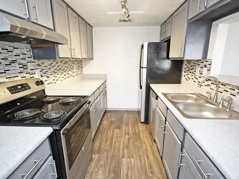 The Griffin Apartments — Photo 8