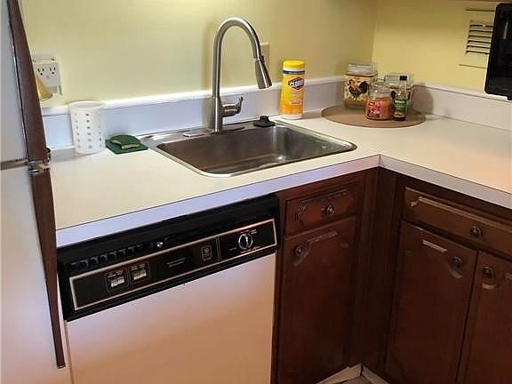 4th image of 1800 Roundhill Rd APT 307