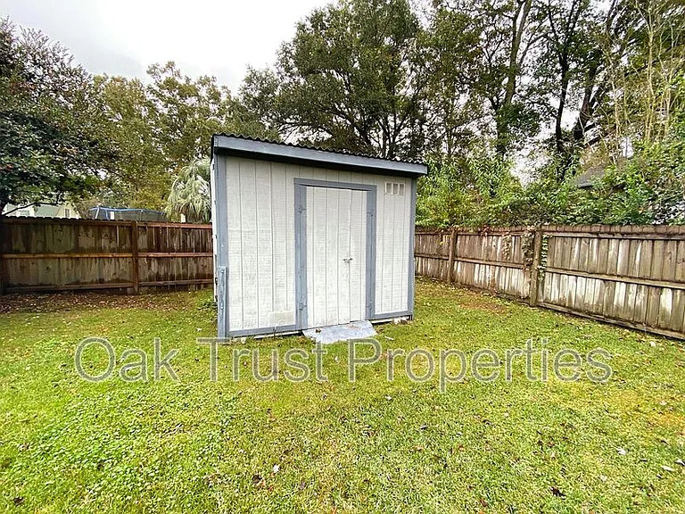 303 Christiee Ct — Photo 18
