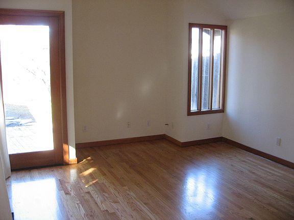 4th image of 1642 College Ave