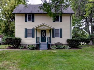 27W285 Sunnyside Ave, Winfield, IL 60190