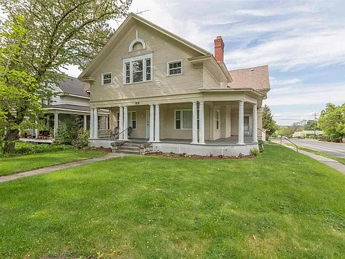 820 S Maple St Photo 1