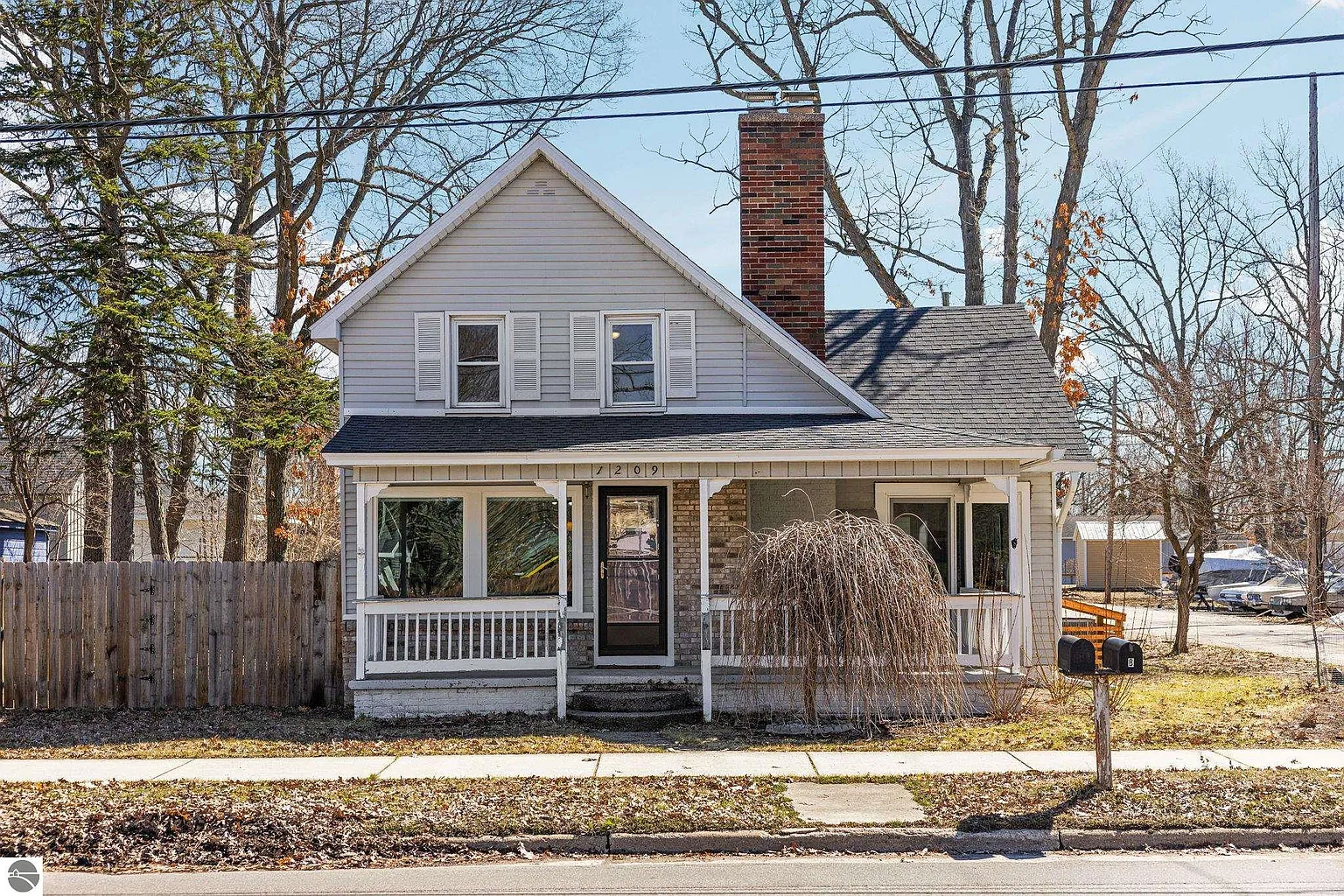 1209 Cass St photo 1