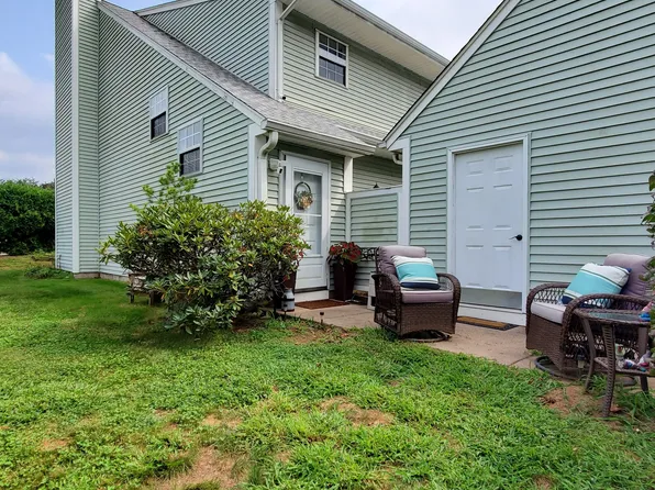 811 Misty Meadow Lane #811, South Windsor, CT 06074