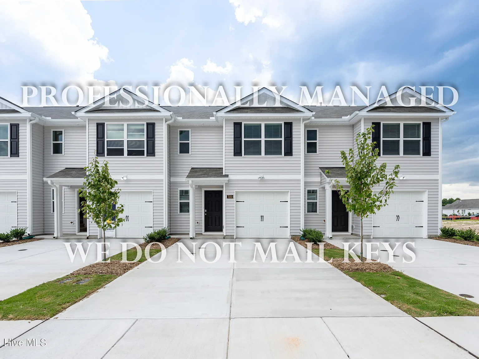 3 bed, 2.5 bath, 1418 sqft, $1,895 — Photo 1