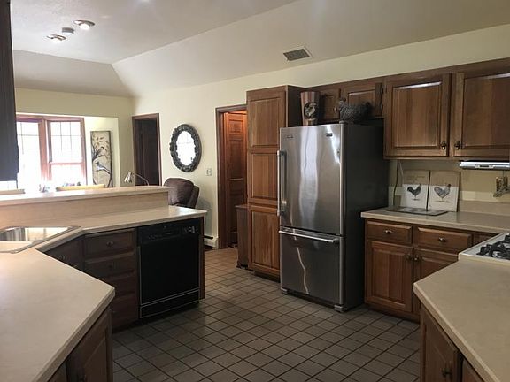 2nd image of 103 Bristol Ct