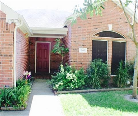 3rd image of 306 Roans Prarie Ln