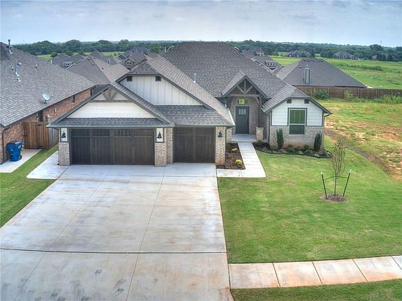 3rd image of 1208 N Wisteria Ter