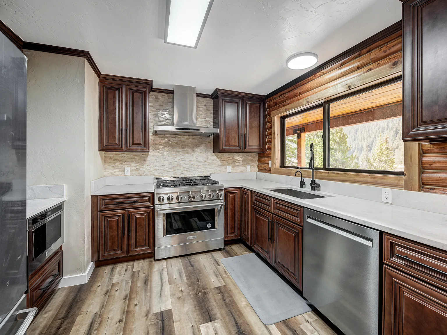 3 bed, 2160 sqft, $7,500 — Photo 4