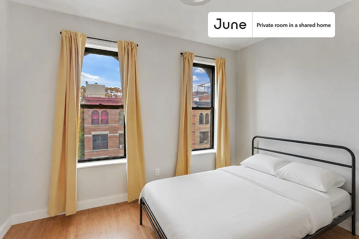 Full bedroom in 4 bed/1 bath home in Crown Heights #960 A — Photo 1