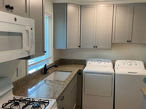 4th image of 109 E Bryn Mawr Cir