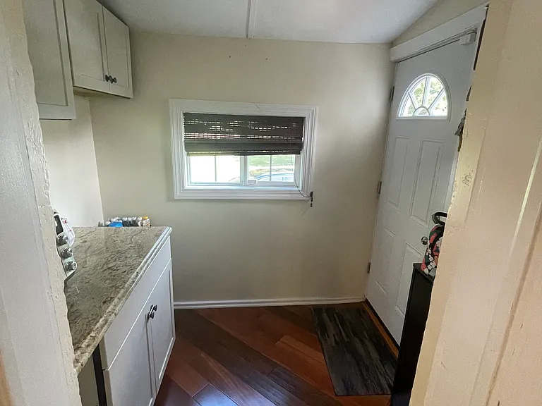 221 N Pine St — Photo 7