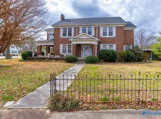 725 Sparkman St SW, Hartselle, AL 35640