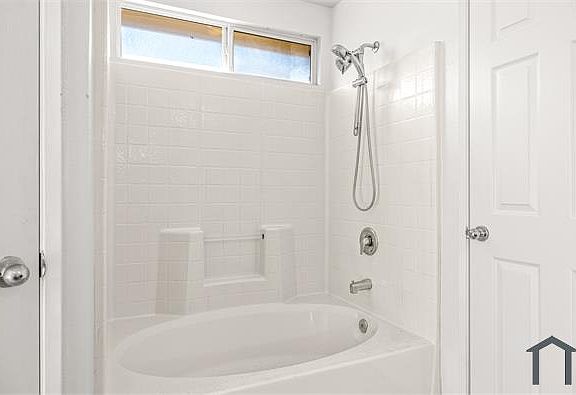5th image of 226 W Shoshone St