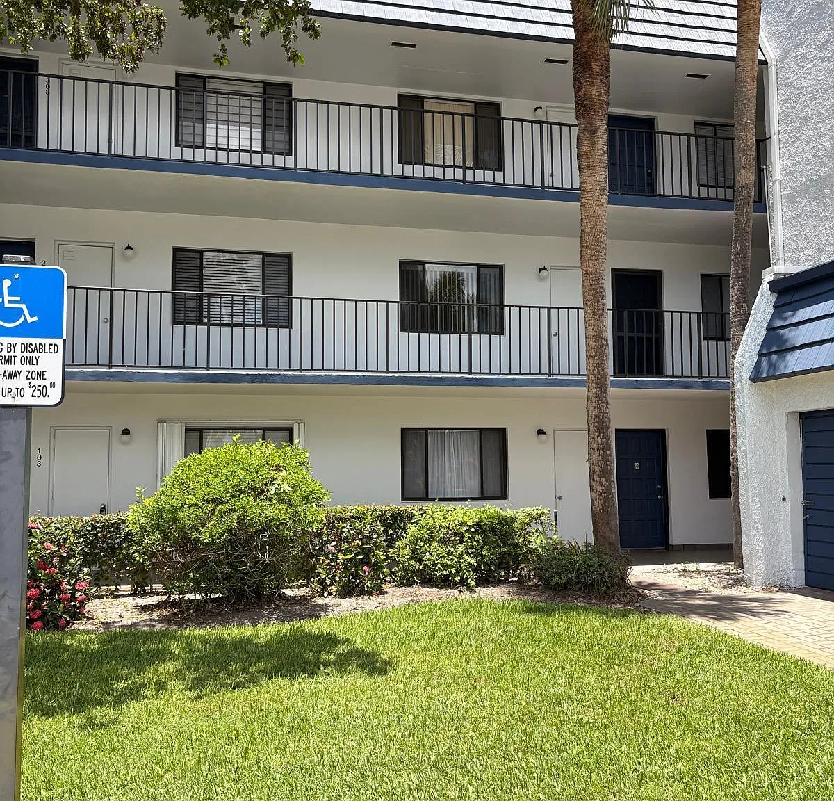 2 bed, 2.0 bath, 1265 sqft, $2,000 — Photo 1